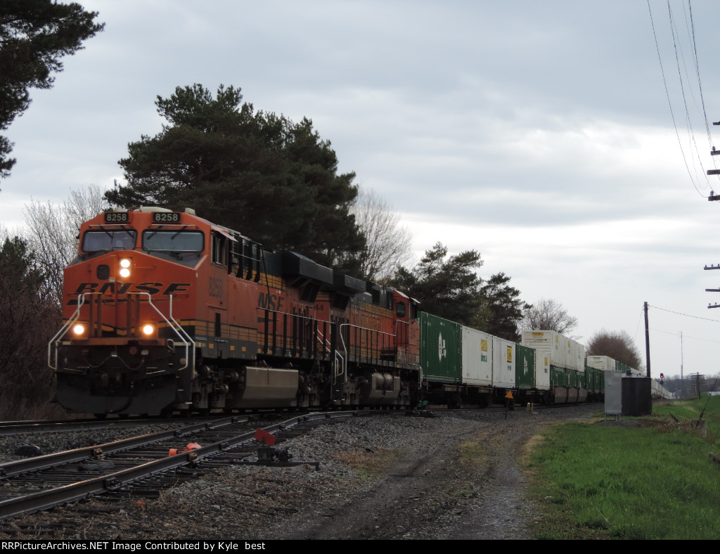 BNSF 8258 on 23K 